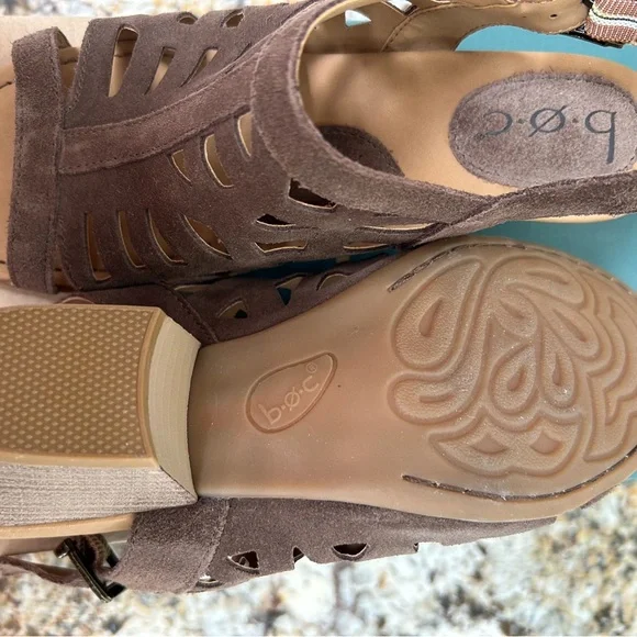 Taupe Suede B.O.C. Sandals size 7 - Picture 3 of 4
